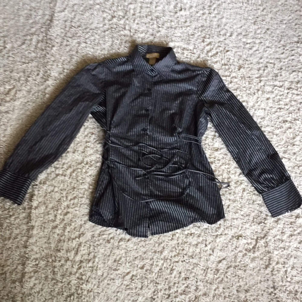 Button collar stripe